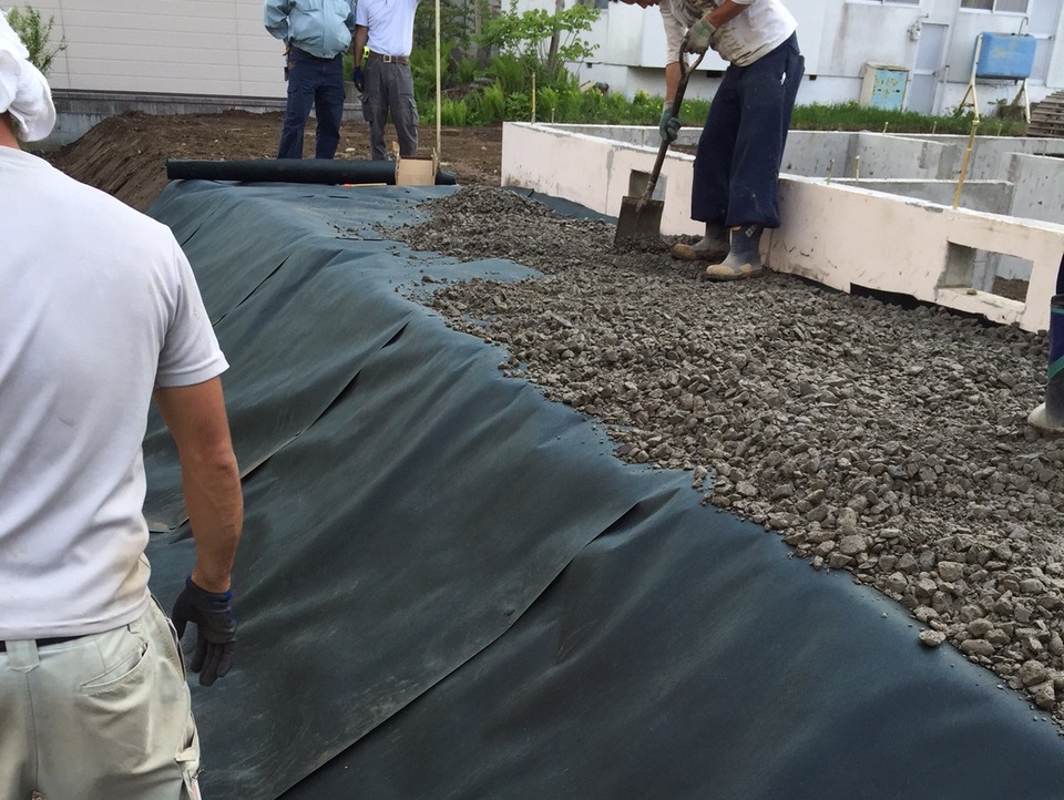 雑草防止にっ！！ | 輸入 屋根材 金物資材販売 北海道 帯広